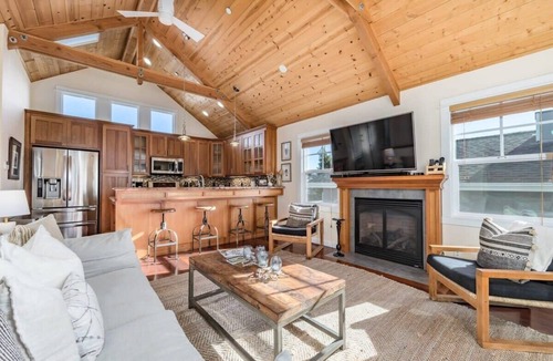 Eastside Santa Cruz House | Modern Harbor Home - walking distance to beach!