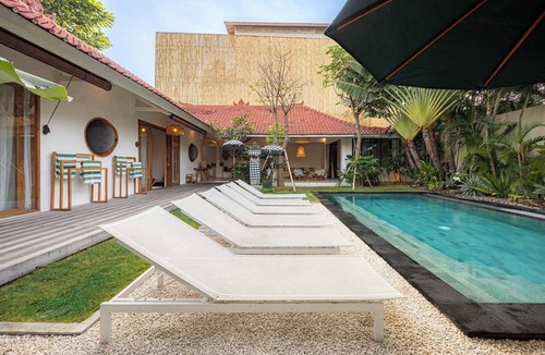 Central Seminyak Villa | Modern & Luxury 4BR Villa in Seminyak w/Fast Wifi