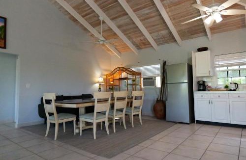 Discovery Bay House | Nadhi - Waterfront House