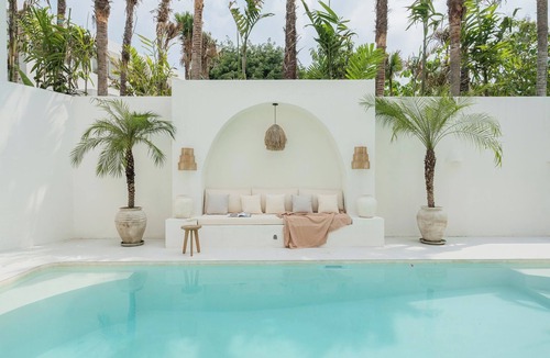 Tanjungbenoa Villa | New 2BR Tropical Private Pool Villa in Uluwatu