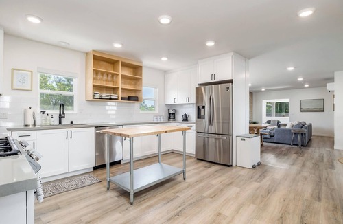 Eastside Santa Cruz House | New Midtown Farmhouse - Hot Tub, Patio, Gym
