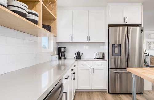 Eastside Santa Cruz House | New Midtown Farmhouse - Hot Tub, Patio, Gym