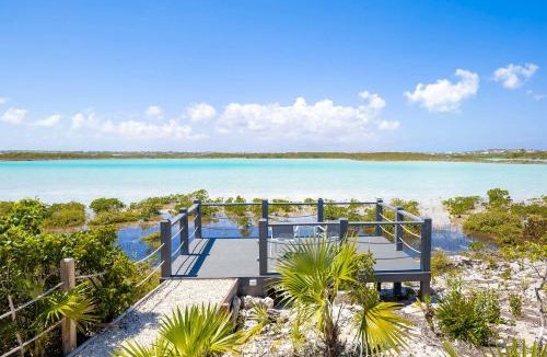 Discovery Bay Villa | NEW Tropical Waterfront Cooper Jack Bay Villas