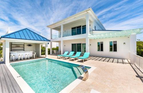 Discovery Bay Villa | New Unique Villa Blue Top! 2 Bedroom Waterfront
