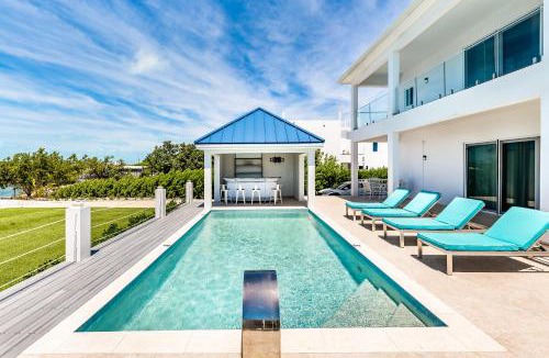 Discovery Bay Villa | New Unique Villa Blue Top! 4 Bedroom Waterfront