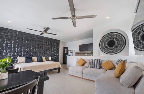 Colonia Meteorologico House | Ocean Front 7BR. See Dolphins + Sunrise From Bed.