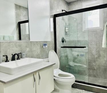 Leeward Settlement Bed & Breakfast | Ocean Pearl - Cozy Comfort Room with pool Nearby Sunset beach