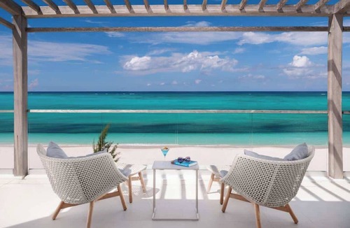 The Bight Apartment | Oceanfront Penthouse | Hot Tub + Daily Cabana