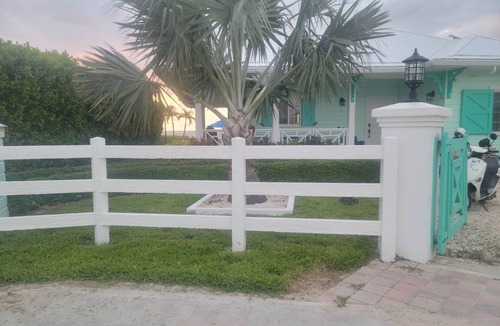 Cockburn Town Villa | Oceanfront Resort-Style Home3br, 2Ba - Private Pool & Island car included