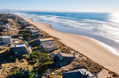Watsonville House | Oceanfront Retreat on Pajaro Dunes Beach