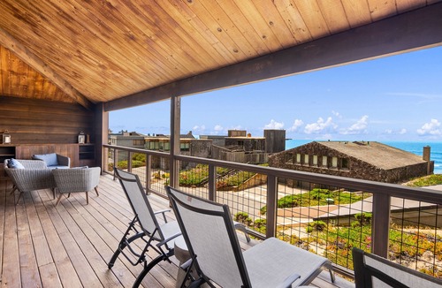 Watsonville House | Oceanfront Retreat at Pajaro Dunes. Beach Access, Hot Tub, BBQ, Pool Table.