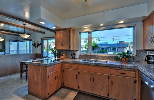 Westside Santa Cruz House | OCEANFRONT@ SANTA CRUZ BEACH *Complete Privacy* Backyard, Beach, Views, DOG OK!