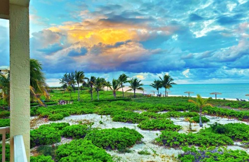 Wheeland Settlement Condo | Oceanfront 2Bed Condo