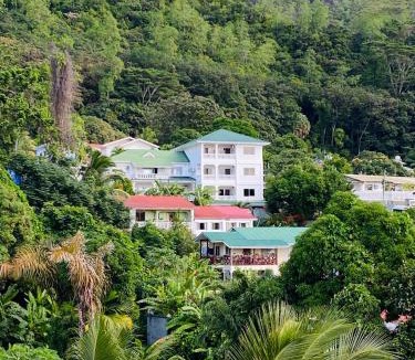 Beau Vallon House | Oceanic View Apartments