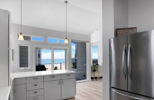 Eastside Santa Cruz House | Oceanview 3BR Beach House | Steps to Corcoran Beach + Local Support