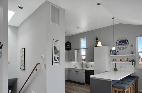 Eastside Santa Cruz House | Oceanview 3BR Beach House | Steps to Corcoran Beach + Local Support