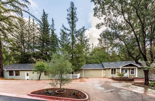 Scotts Valley Apartment | One bedroom redwood retreat with hiking trails