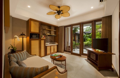 Downtown Kuta Hotel | One Bedroom Suite 2 minutes to Kuta Beach