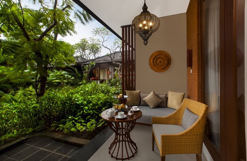Downtown Kuta Hotel | One Bedroom Suite 2 minutes to Kuta Beach