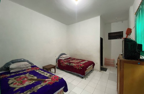 Teuku Umar Hotel | OYO 94705 Puri Queen Dua