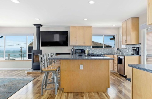 Eastside Santa Cruz House | Pacific Paradise steps from the Beach!