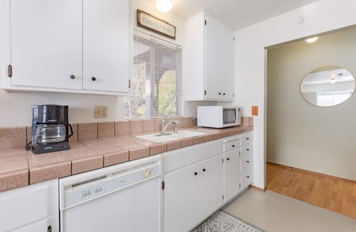 Opal Cliffs House | Palisades Cottage -Dog Friendly