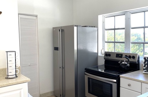 Discovery Bay House | PALM BREEZE VILLA