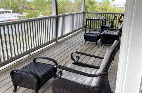 Discovery Bay House | PALM BREEZE VILLA
