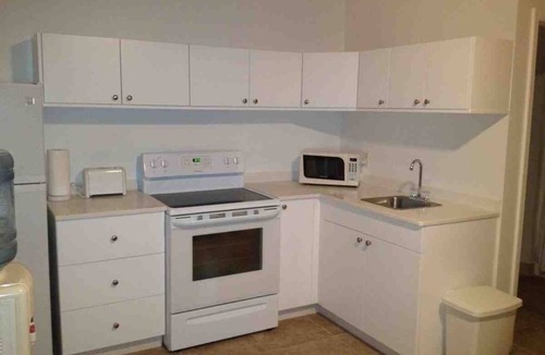 Discovery Bay Cottage | Palm Breeze Bay Cottage