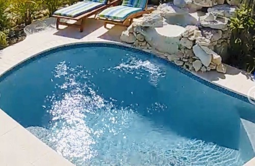 Discovery Bay Cottage | Palm Breeze Bay Cottage