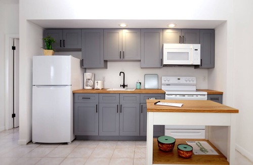 Cockburn Town Apartment | Palmeira - Flamingo Suite - Quiet Retreat - Bicycles Included