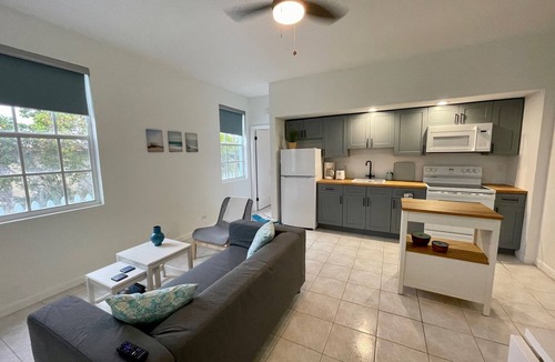 Cockburn Town Apartment | Palmeira - Flamingo Suite - Quiet Retreat - Bicycles Included