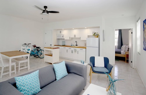 Cockburn Town House | Palmeira - Sea Turtle Suite - Quiet Retreat- Bicycles Included