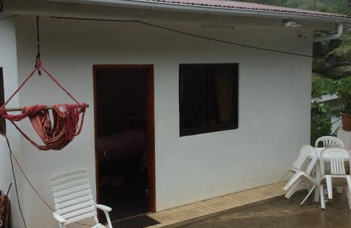 Mahe Island House | PAPAYAS SELF catering ROOM
