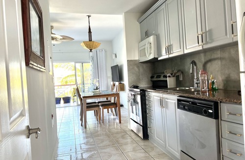 Providenciales House | Paradise Breeze Penthouse- Majestic Ocean Views -Central Location