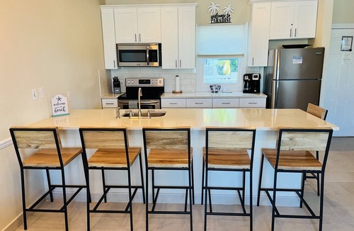 Wheeland Settlement Condo | Paradise Point Ocean and Pool View 2 king beds