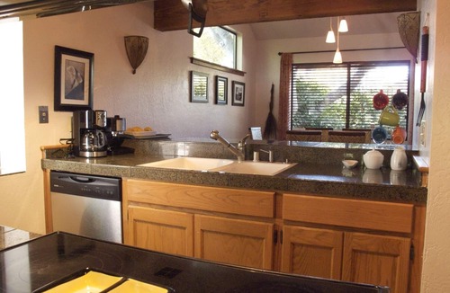 Seabright Condo | Peaceful Seabright Townhome Retreat Near Boardwalk & Yacht Harbor