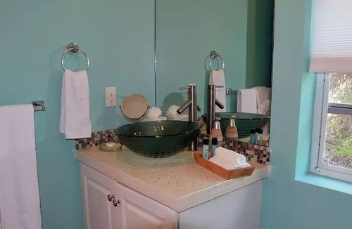 Leeward Settlement House | Pelican Cottage - Bikes Included!