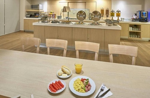Benito Juarez Apartment | Perfect for Groups: 2-Room Stay Near Airport + Pool, Free Shuttle & Breakfast