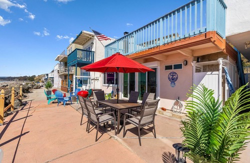 Rio del Mar House | Picturesque Beach Front home