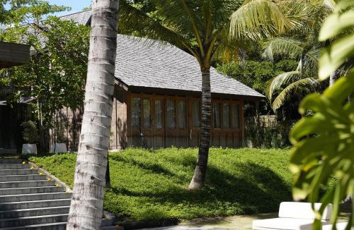 Nyambu Bed & Breakfast | Pool & Jungle View Family Room in Kaba-Kaba