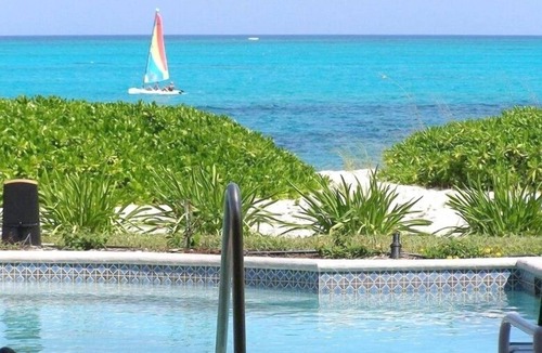 Grace Bay West House | Private Beachfront Luxury Villa on Grace Bay