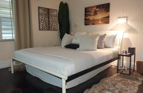 Leeward Settlement House | Private Guest House 2 bedrooms & 2 baths near Grace Bay Beach & Long Bay Beach.