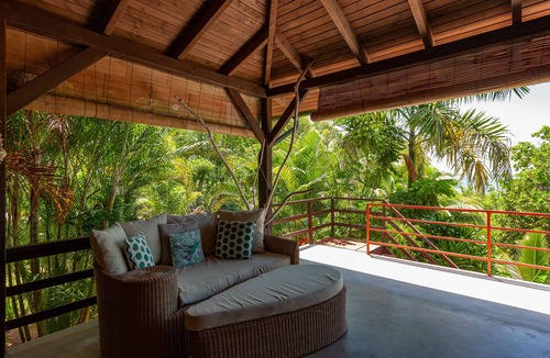 Praslin Island Ski Chalet | Private Pool + Free Wifi + Outdoor showernLa Pointe Beach Huts