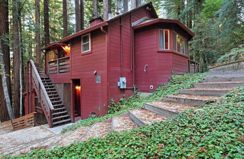 Felton House | Private, relaxing retreat in the redwoods with WiFi, a private deck & BBQ