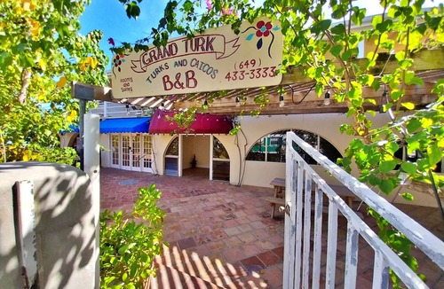 Cockburn Town Apartment | QUEEN ANGEL Beautiful Studio Suite, a few steps from the ocean,Grand Turk Island