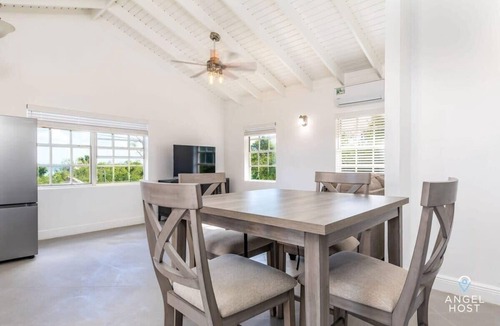 Bottle Creek Apartment | Quiet Lagoon Retreat, WiFi, Kitchen, Near Beaches