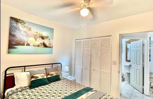Venetian Road Settlement Apartment | Rare find! Cozy 2-bedroom Apartment in Venetian Road