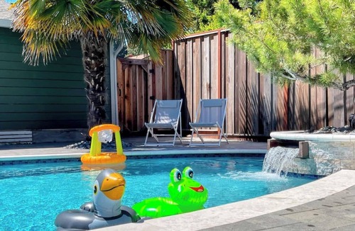 Felton House | Redwood Tree-O - Pool Hot Tub PS5