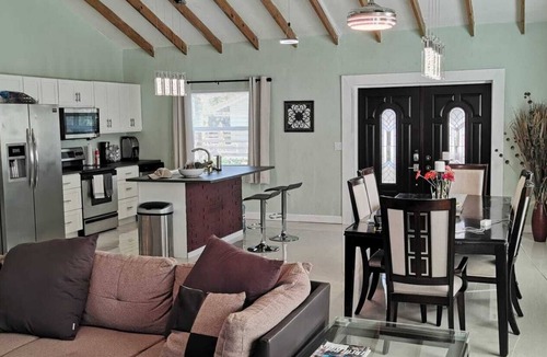 Conch Bar Villa | Relax and unwind in this quiet charming beachside village